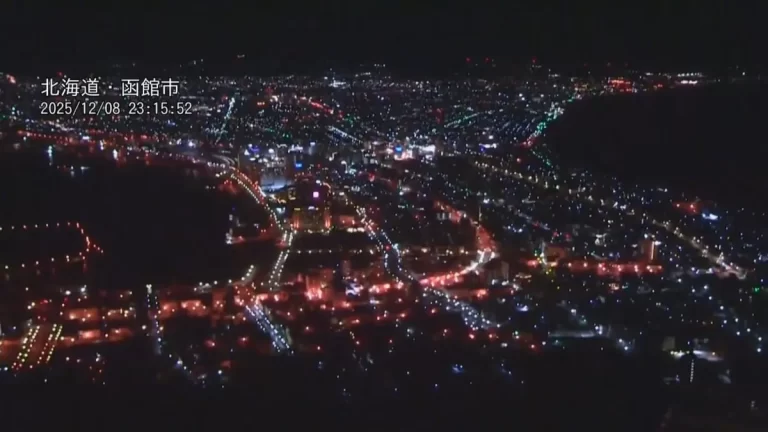 Câmeras de vigilância captam momento do terremoto no Japão • NNN / JAPAN VIA REUTERS